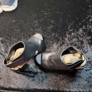 Gianni Bini Women's Black Genuine Leather Open Toe Block Chunky Heel Sandal